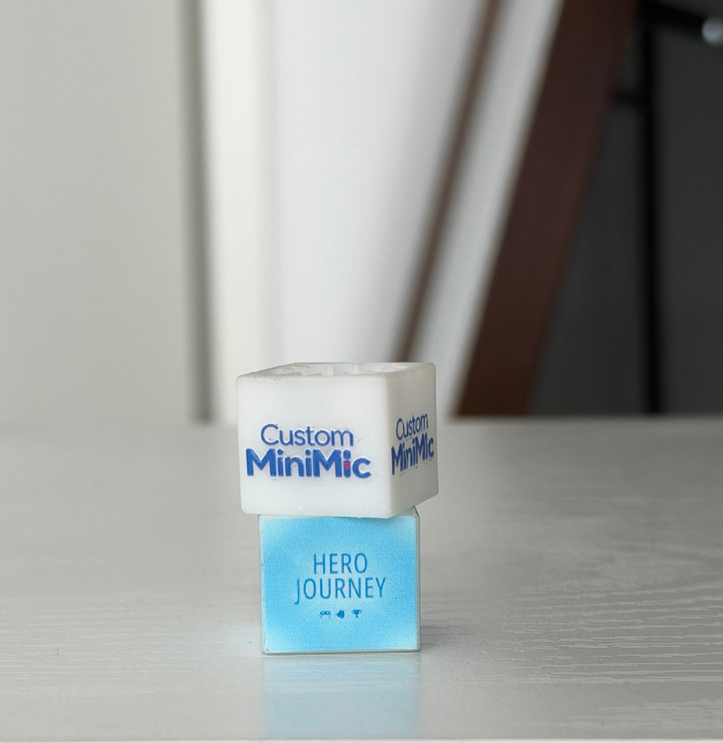 Custom Logo Mic Flag Cube